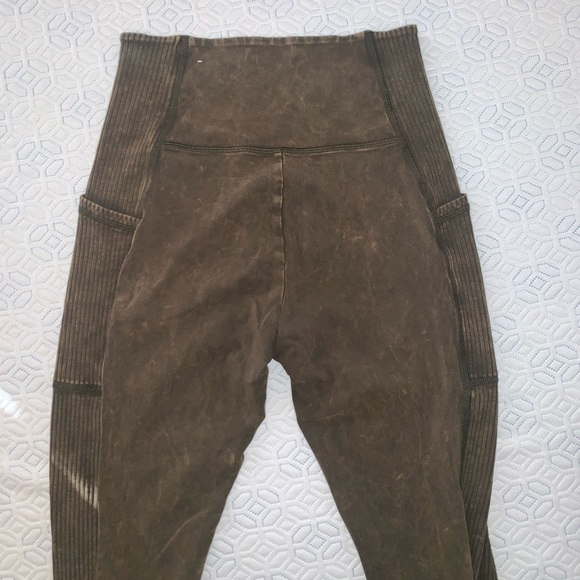 Aerie offline ribbed seamless legging size medium - Picture 2 of 3